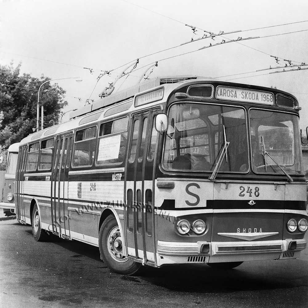 1989 - nadjezd na Jižní svahy - otevření trolejbusové dráhy 000000