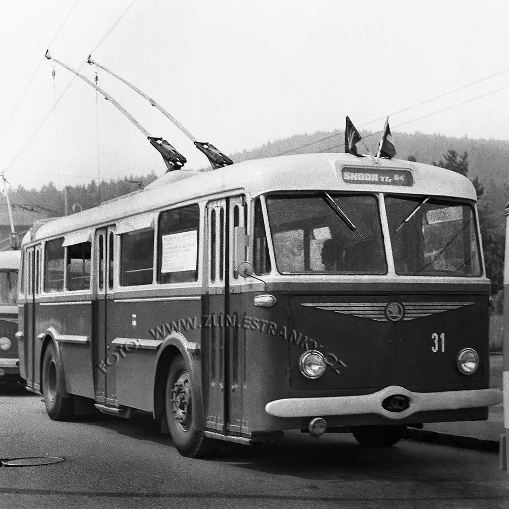 1989 - nadjezd na Již. svahy - zprovoznění trolejbusové dráhy 03