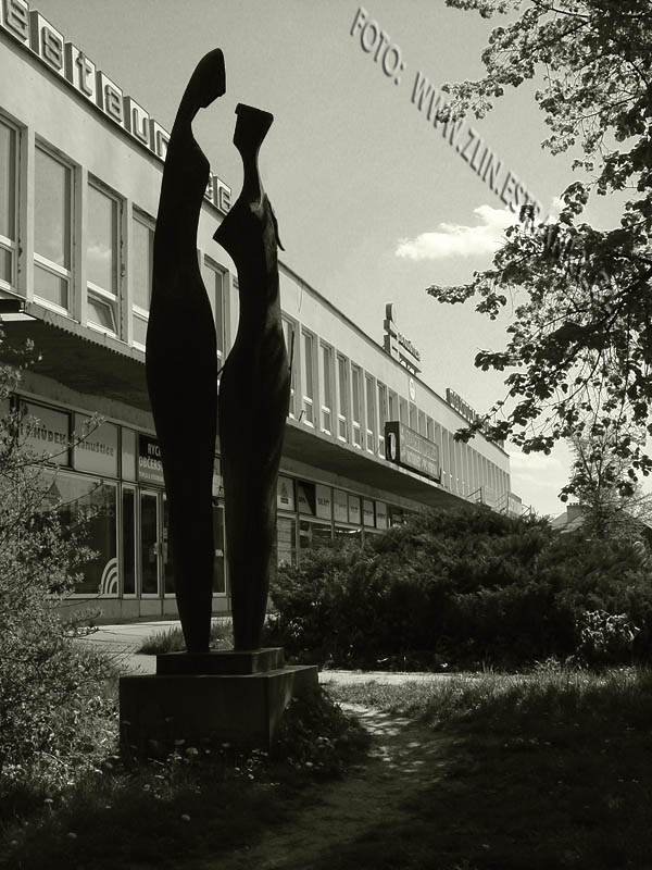 1972 - tř. 2. května - Obch.středisko a restaurace Januštice