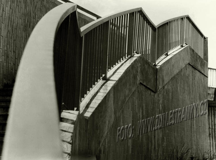 1986 - nadjezd na Jižní svahy - schodiště jihovýchod