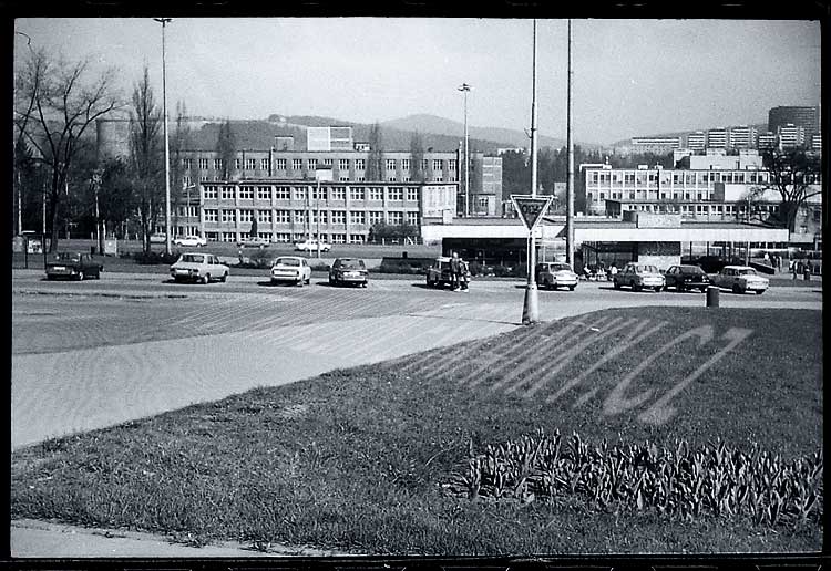 1979 - nám. Práce - podchod k bráně o.p. Svit od Koželuha